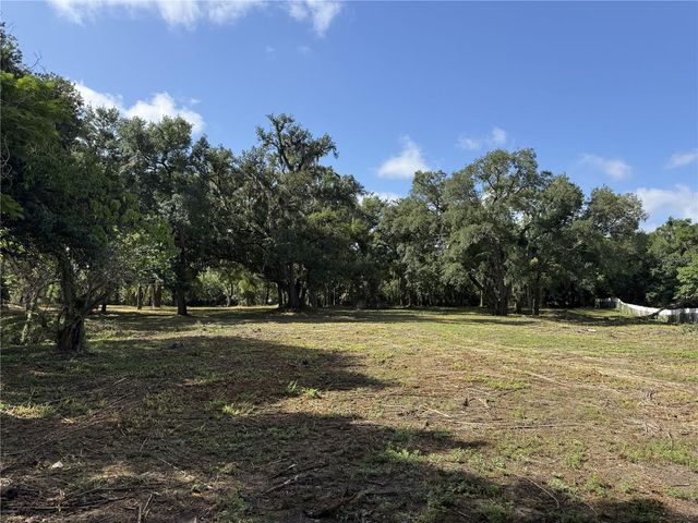 521 E CLAY AVENUE, Brandon, FL 33510