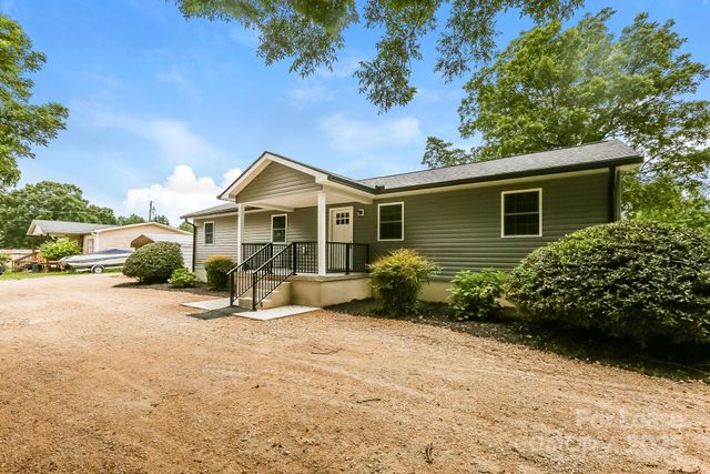 152 Midway Lake Road, Mooresville, NC 28115