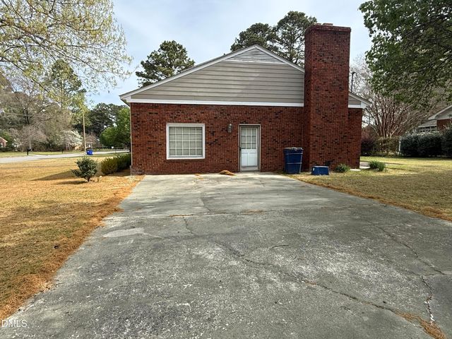 907 Chestnut Drive, Smithfield, NC 27577