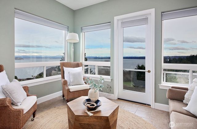 4694 Wrightsman Place, Clinton, WA 98236