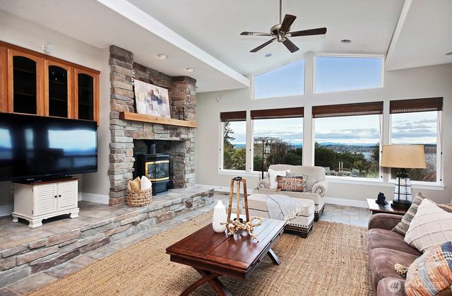 4694 Wrightsman Place, Clinton, WA 98236