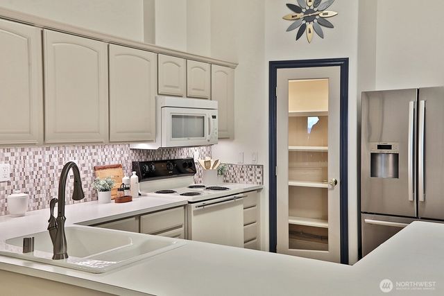 4694 Wrightsman Place, Clinton, WA 98236