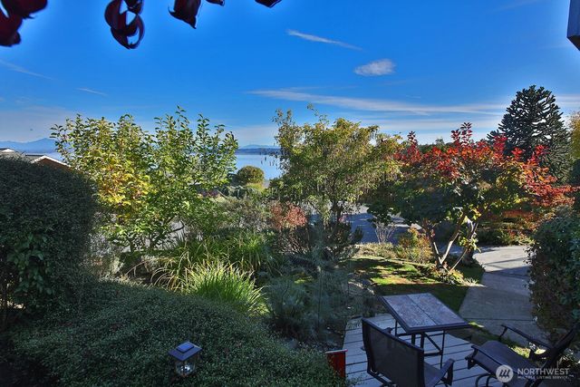 4694 Wrightsman Place, Clinton, WA 98236