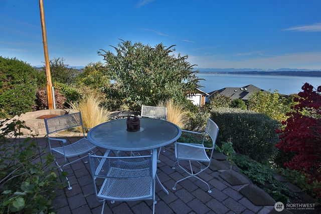 4694 Wrightsman Place, Clinton, WA 98236