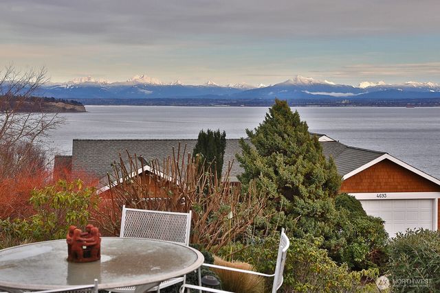 4694 Wrightsman Place, Clinton, WA 98236