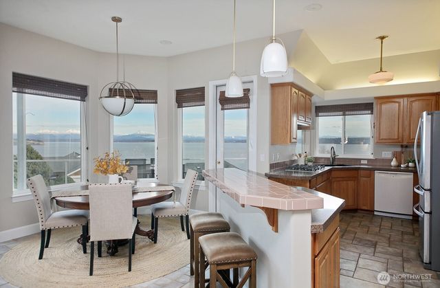 4694 Wrightsman Place, Clinton, WA 98236