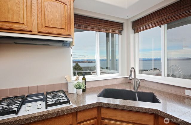 4694 Wrightsman Place, Clinton, WA 98236