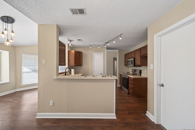 8120 Forest Dawn, Live Oak, TX 78233