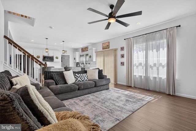 2249 S AUTUMN CHASE DR, Mechanicsburg, PA 17055