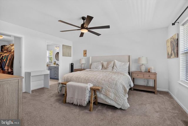 2249 S AUTUMN CHASE DR, Mechanicsburg, PA 17055