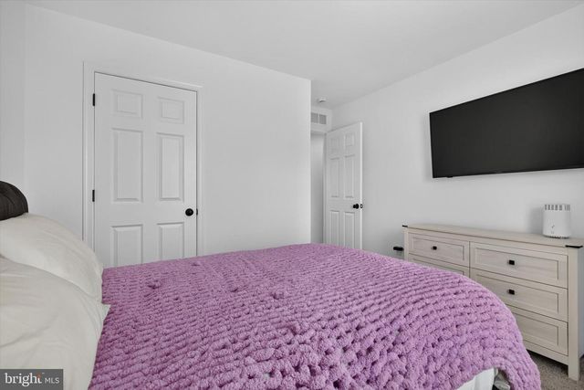 2249 S AUTUMN CHASE DR, Mechanicsburg, PA 17055