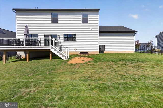 2249 S AUTUMN CHASE DR, Mechanicsburg, PA 17055