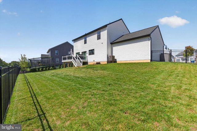 2249 S AUTUMN CHASE DR, Mechanicsburg, PA 17055