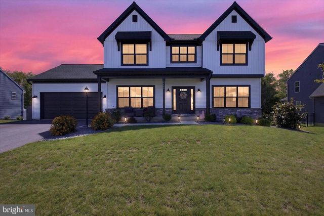 2249 S AUTUMN CHASE DR, Mechanicsburg, PA 17055