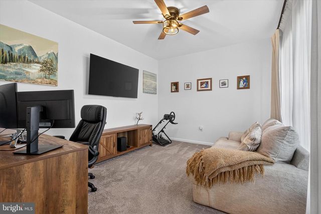 2249 S AUTUMN CHASE DR, Mechanicsburg, PA 17055