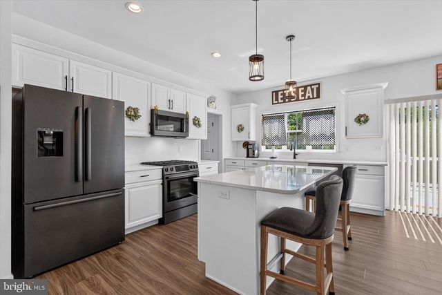 2249 S AUTUMN CHASE DR, Mechanicsburg, PA 17055