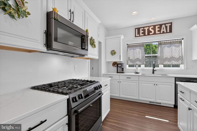 2249 S AUTUMN CHASE DR, Mechanicsburg, PA 17055