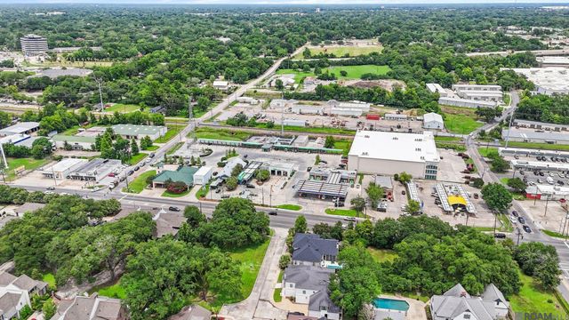 2212 Idle Oaks Dr, Baton Rouge, LA 70808