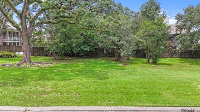2212 Idle Oaks Dr, Baton Rouge, LA 70808
