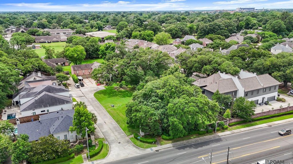2212 Idle Oaks Dr, Baton Rouge, LA 70808