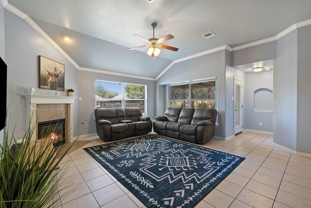 212 Lismore ST, Hutto, TX 78634