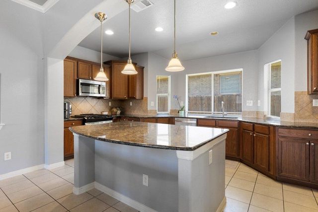 212 Lismore ST, Hutto, TX 78634