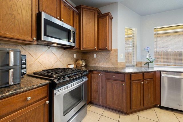 212 Lismore ST, Hutto, TX 78634