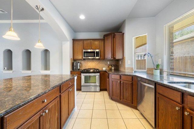 212 Lismore ST, Hutto, TX 78634