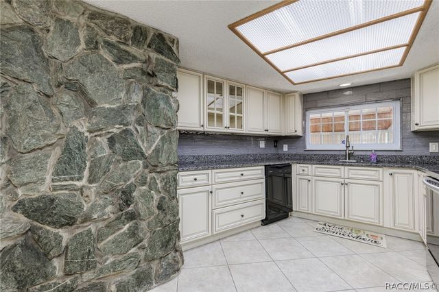 1975 W Belgrade Drive, Dunnellon, FL 34434