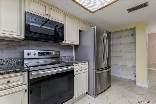 1975 W Belgrade Drive, Dunnellon, FL 34434