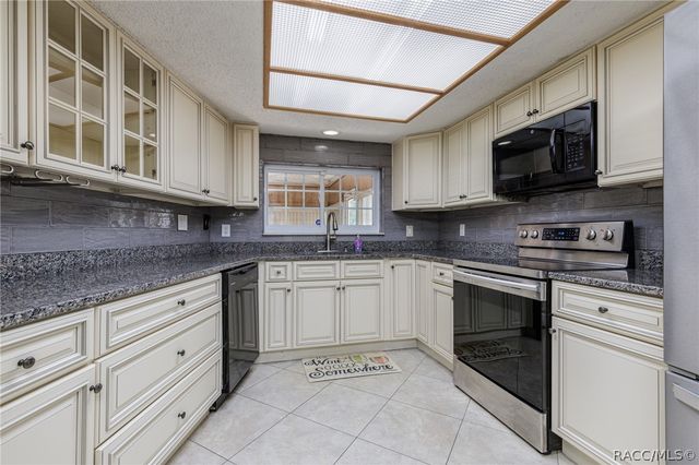 1975 W Belgrade Drive, Dunnellon, FL 34434