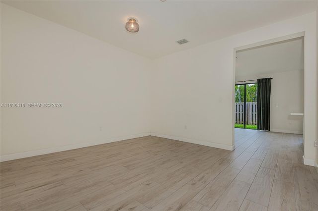 8903 NW 184th Ter, Miami Lakes, FL 33018