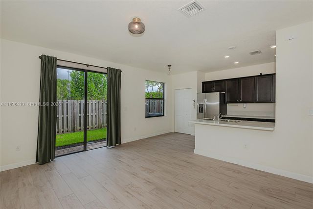 8903 NW 184th Ter, Miami Lakes, FL 33018