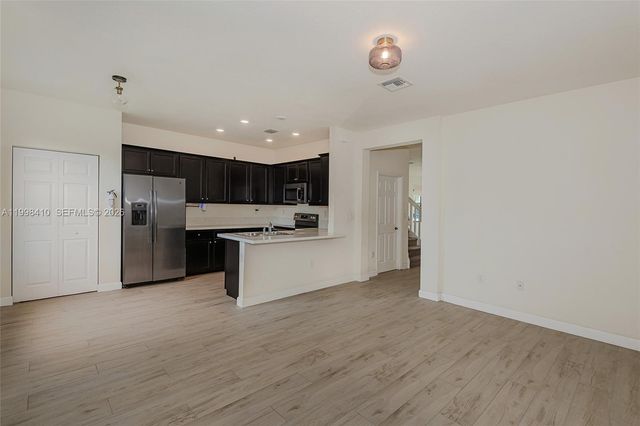 8903 NW 184th Ter, Miami Lakes, FL 33018