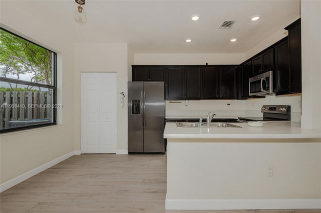 8903 NW 184th Ter, Miami Lakes, FL 33018