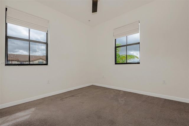 8903 NW 184th Ter, Miami Lakes, FL 33018