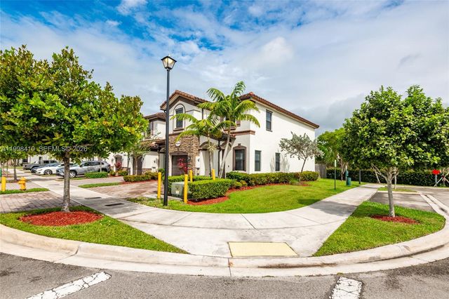 8903 NW 184th Ter, Miami Lakes, FL 33018