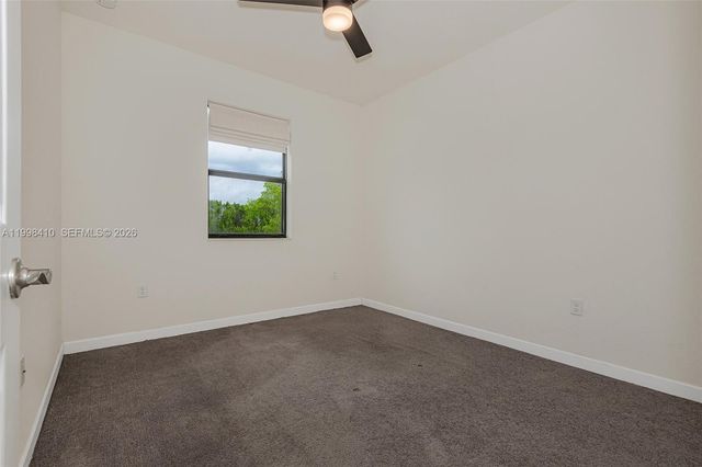 8903 NW 184th Ter, Miami Lakes, FL 33018