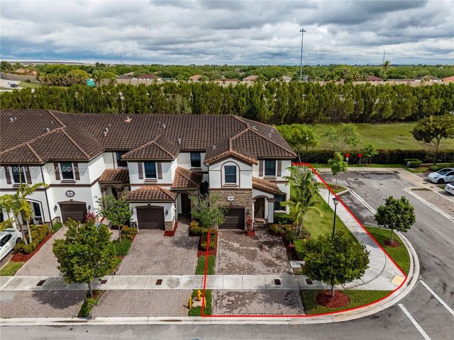 8903 NW 184th Ter, Miami Lakes, FL 33018