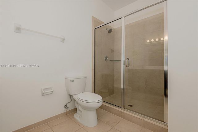 8903 NW 184th Ter, Miami Lakes, FL 33018