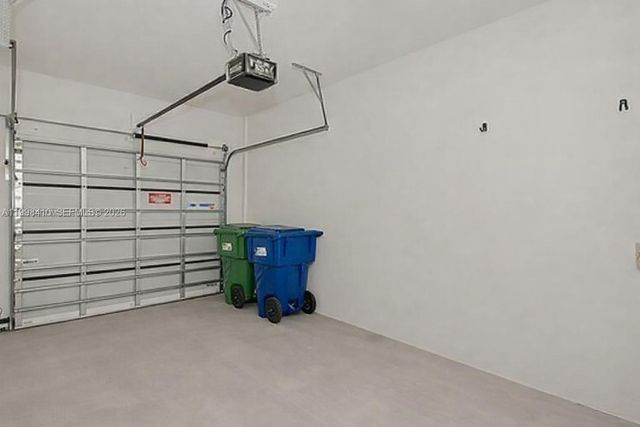 8903 NW 184th Ter, Miami Lakes, FL 33018