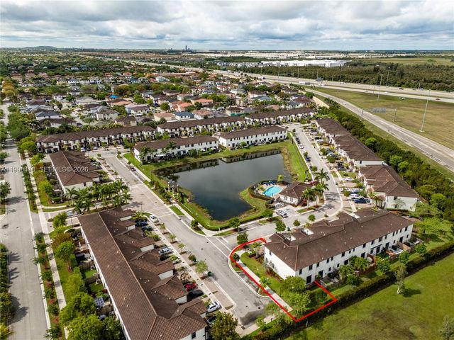 8903 NW 184th Ter, Miami Lakes, FL 33018