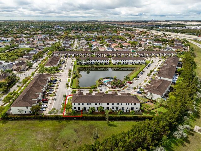 8903 NW 184th Ter, Miami Lakes, FL 33018