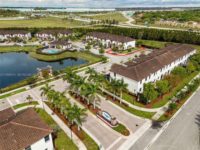 8903 NW 184th Ter, Miami Lakes, FL 33018