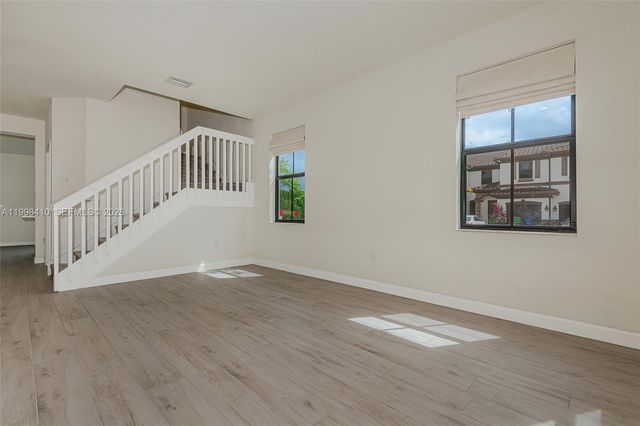 8903 NW 184th Ter, Miami Lakes, FL 33018