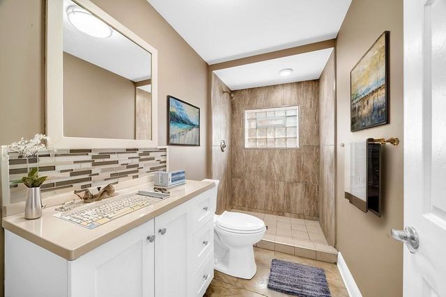 396 E Kensington Avenue, Chicago, IL 60628