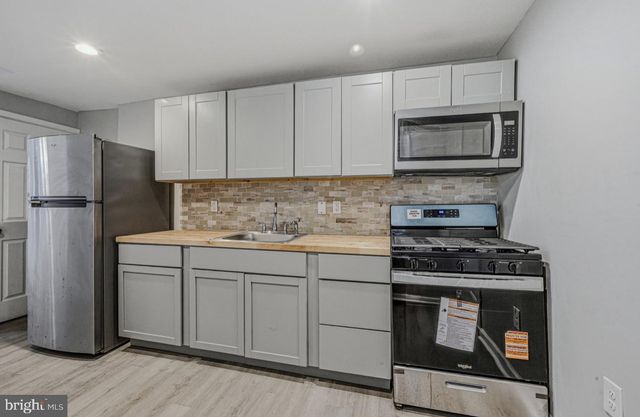 123 DELAMORE PL, Wilmington, DE 19805