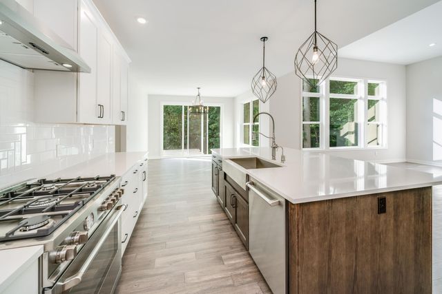 6490 N Shore Cove, Richland, MI 49083