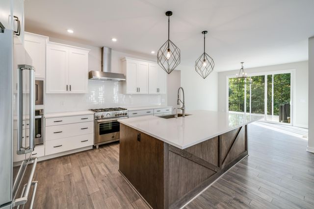 6490 N Shore Cove, Richland, MI 49083