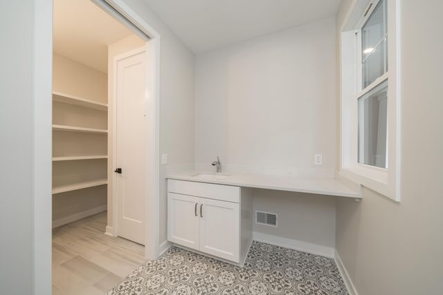 6490 N Shore Cove, Richland, MI 49083